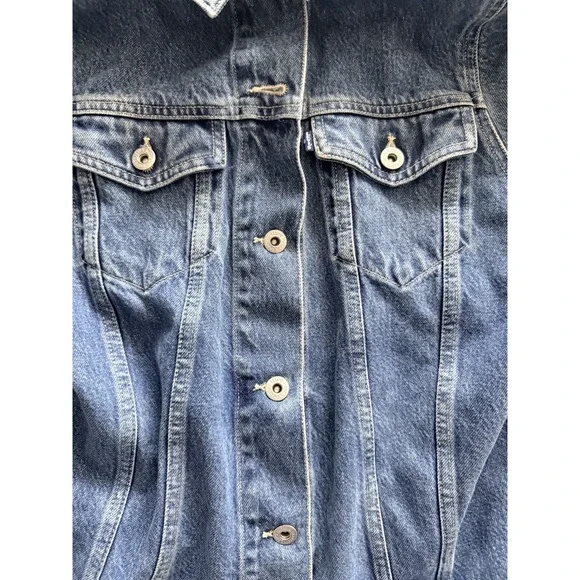 Rare Levi's Denim Jacket Women's Medium Back Pleat Detail Medium Wash